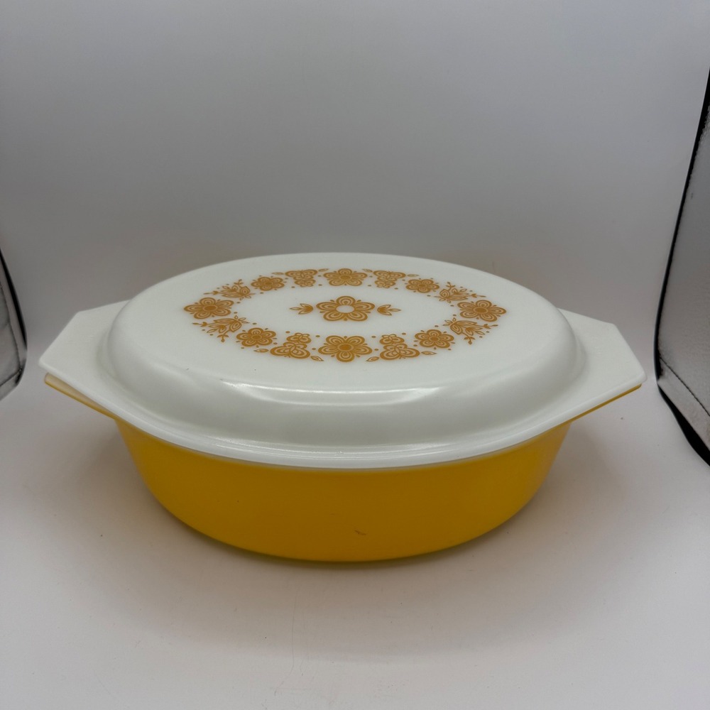 Vintage Pyrex 045 Butterscotch Golden Daisy Casserole Dish 2.5 Qt‎ with Lid